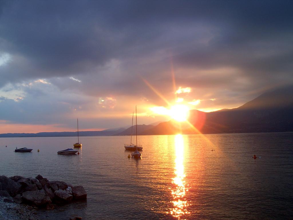 Romantic Dream Torri Del Benaco Exterior photo